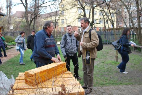 Komposztkeretek átvétele a Humuszban