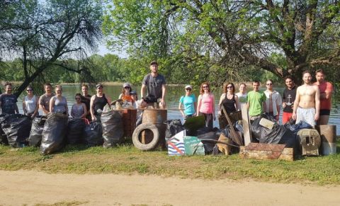 Negatív hulladék kibocsátású vízitúrát szervezett április 22-én, a Föld Napján a Békatutaj Szabadidősport Egyesület a Tisza-tavon.