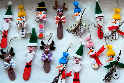 Karácsonyi díszek jégkrémes pálcikából Karácsonyi díszek jégkrémes pálcikából