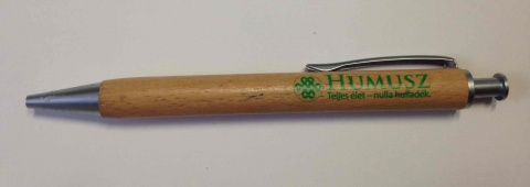 fából készült toll humusz