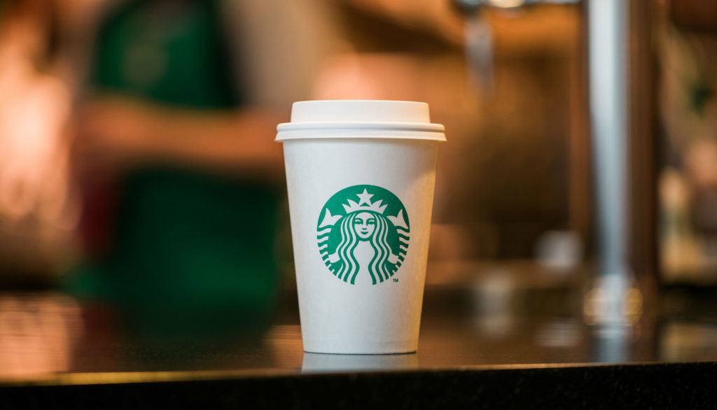 Biztos újrahasznosításra fog kerülni a Starbuck pohárfedői?