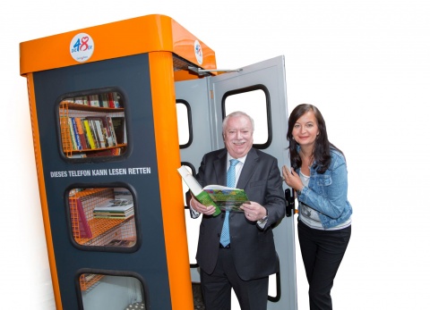 telefonfülkéből könyvtár